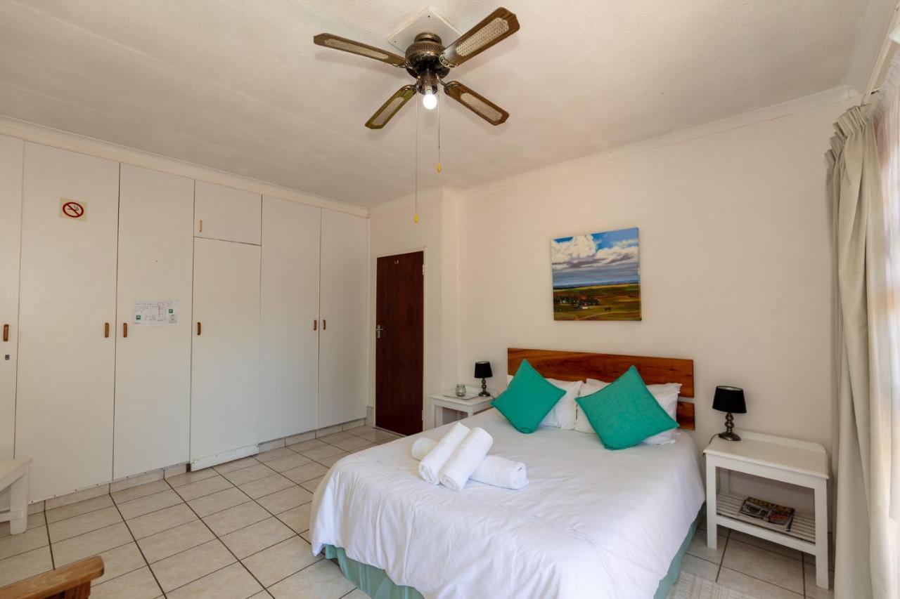 Nothando Backpackers Lodge Plettenberg Bay Ngoại thất bức ảnh